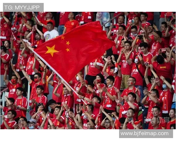 中国足球队迎战世界强队 展现全新战术布局力争突破世界杯门槛